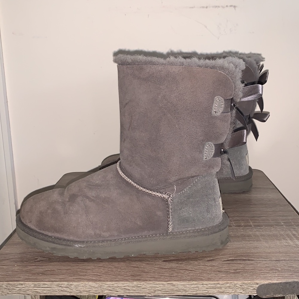 UGGS Bailey grey bow boots - Picture 4 of 6